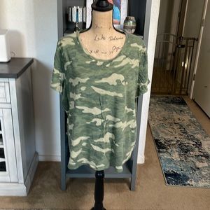 EUC Old Navy camouflage tee size XXL